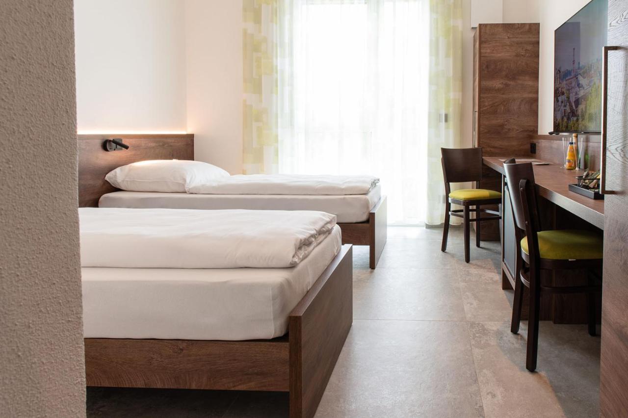 Hotel Gruene Elster Fuerth Ngoại thất bức ảnh